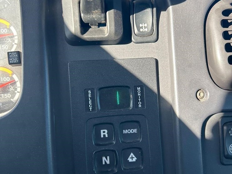 2018-freightliner-business-class-m2-106-image-45