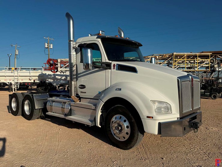 2024-kenworth-t880-image-1