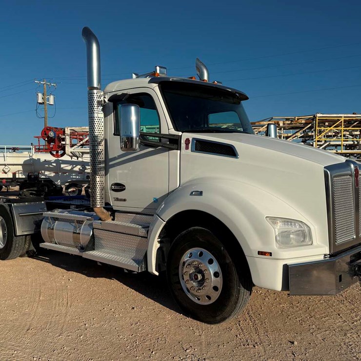 2024 KENWORTH T880