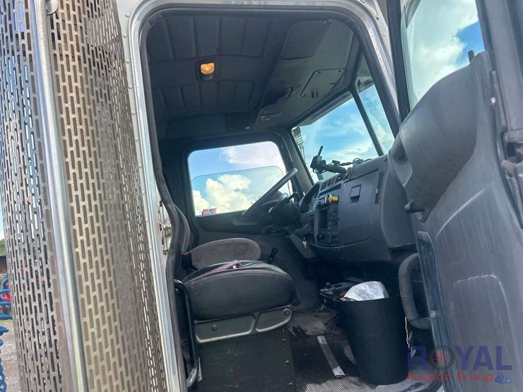2012-peterbilt-382-image-28