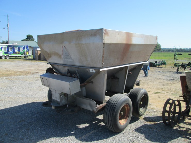 #29516-•-pull-type-fertilizer-buggy-image-3