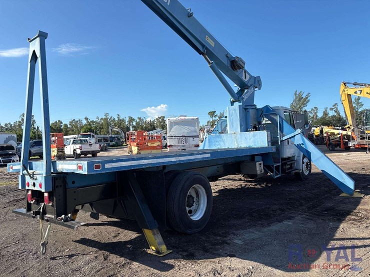 2000-freightliner-fl70-image-5