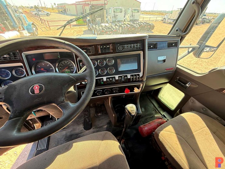2013-kenworth-t660-image-19