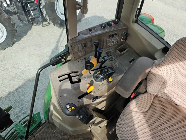 2019-john-deere-6110m-image-8