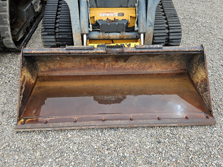 2011-deere-333d-image-3