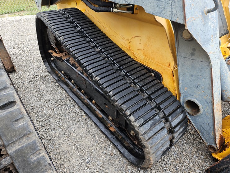 2011-deere-333d-image-20
