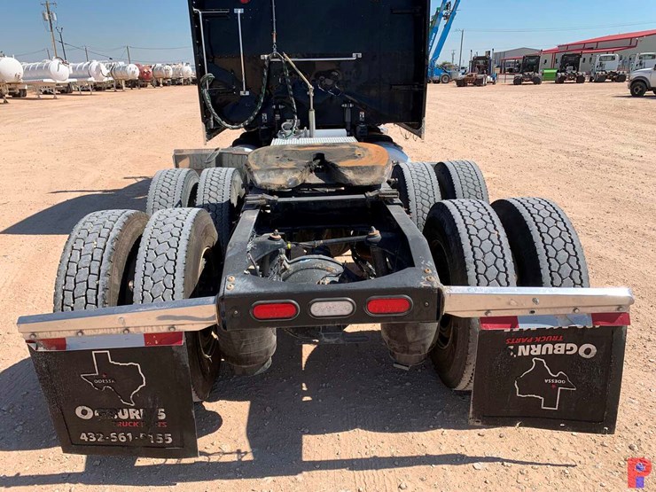 2019-peterbilt-389-image-7