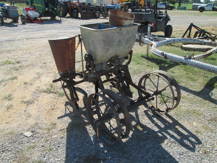 #29515-•-ford-2-row-planter-image-4