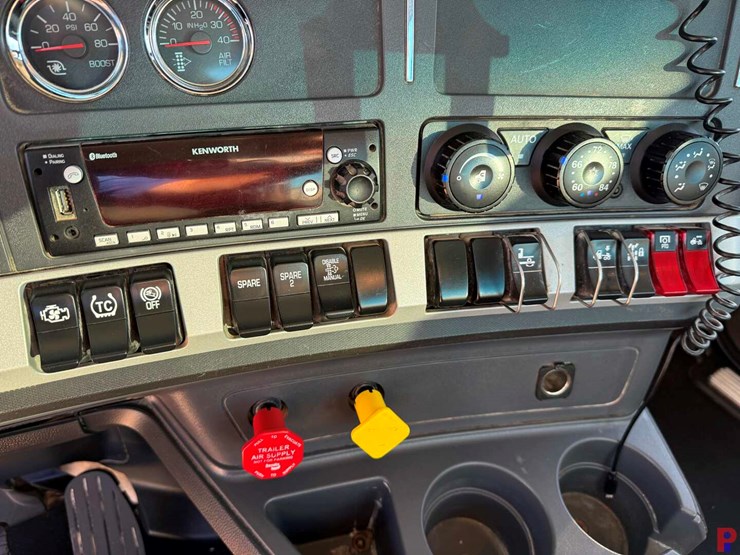 2024-kenworth-t880-image-16