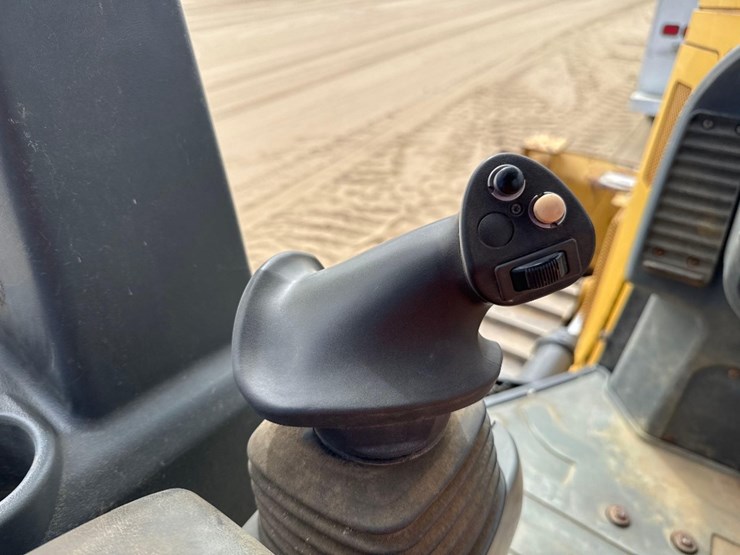 2016-caterpillar-d3k2-lgp-image-28