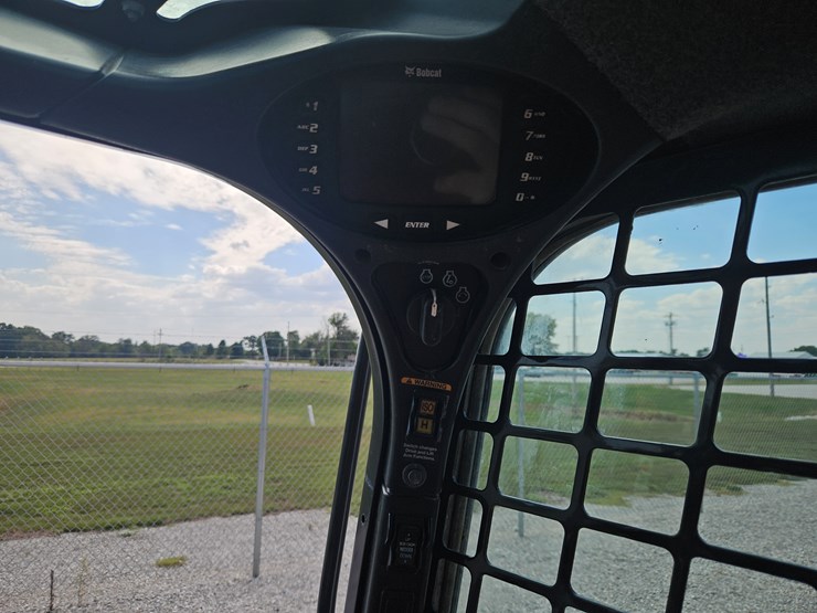 2020-bobcat-t870-image-12