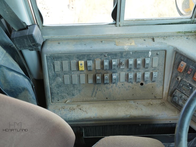 2004-freightliner-fs65-image-7