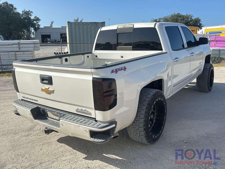 2014-chevrolet-silverado-image-3