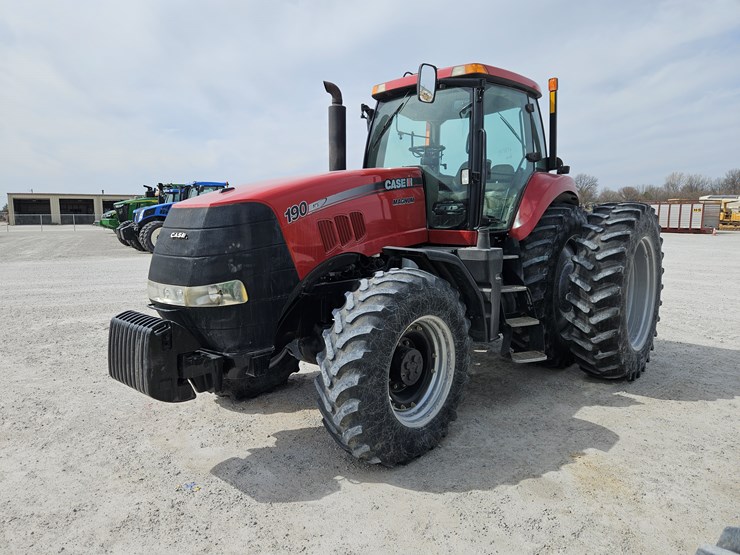 2010-case-ih-magnum-190-image-24