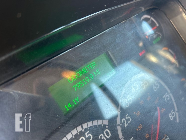 2018-freightliner-business-class-m2-106-image-46