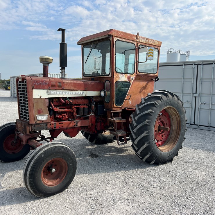 INTERNATIONAL 856