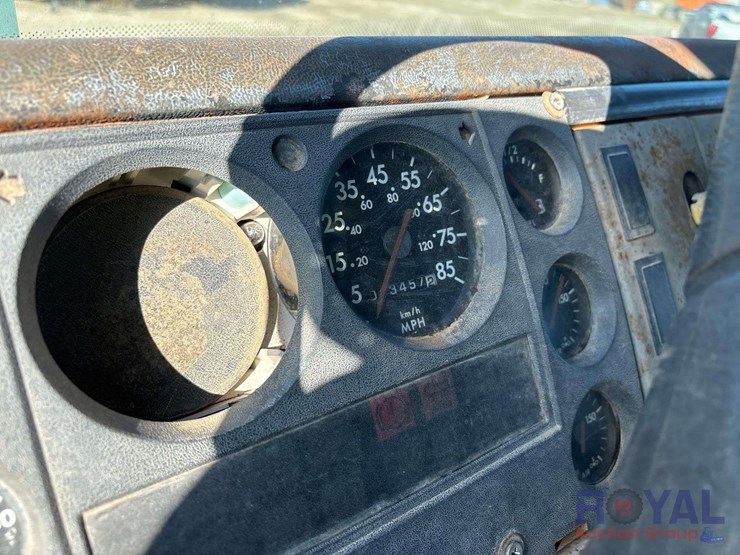 2000-freightliner-fl70-image-15