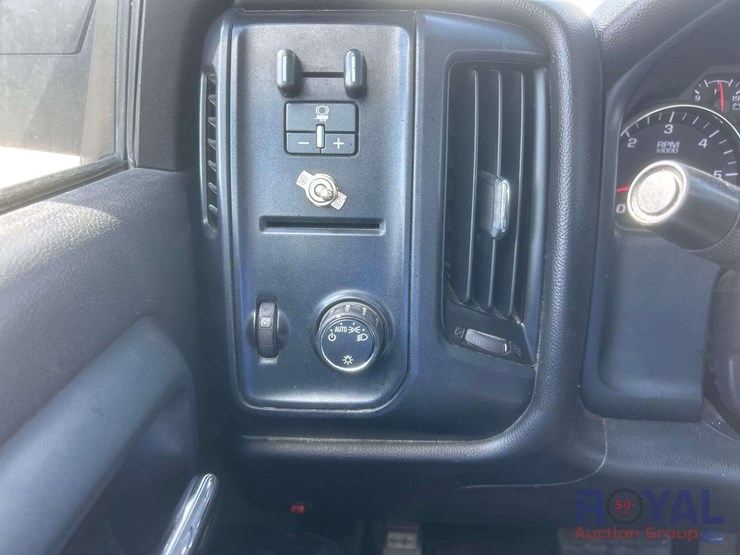 2015-chevrolet-silverado-image-17