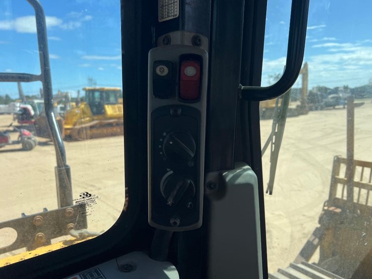 2018-caterpillar-d6t-lgp-image-33