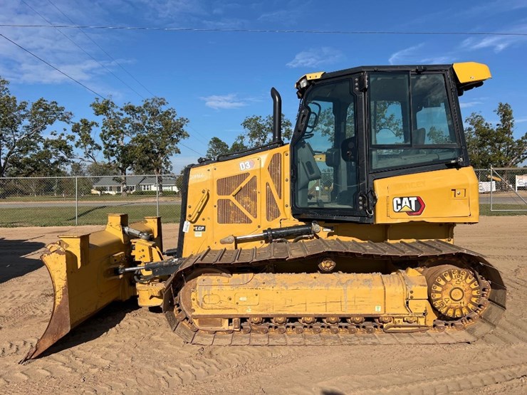 2021-caterpillar-d3-lgp-image-1