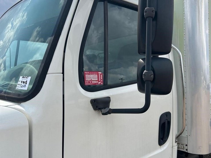 2005-freightliner-business-class-m2-106-image-7