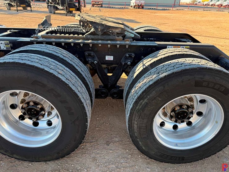 2024-kenworth-t880-image-3