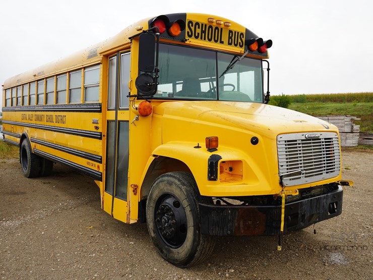 2004-freightliner-fs65-image-2