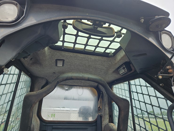 2011-deere-333d-image-8