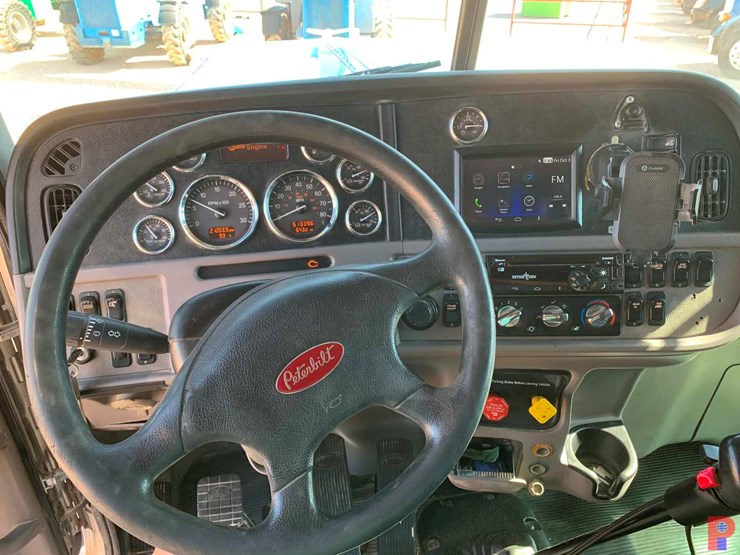 2019-peterbilt-389-image-11