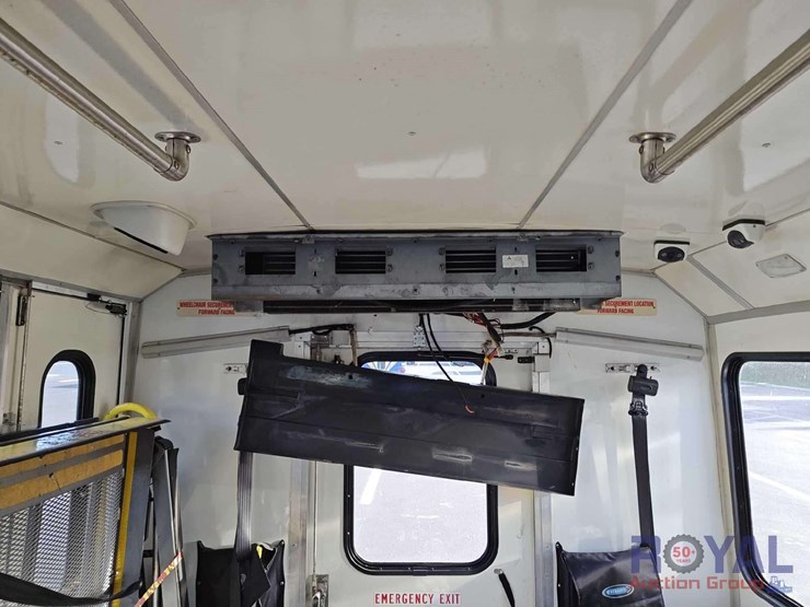 2016-ford-e450-image-15