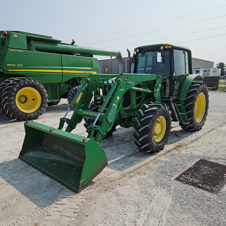 2011 JOHN DEERE 7230