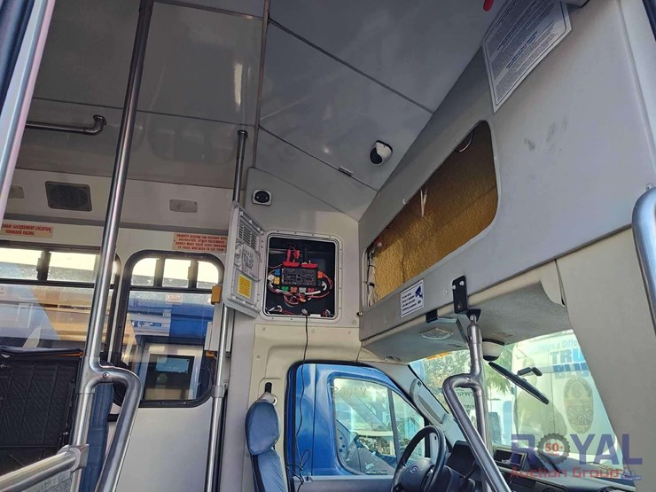 2016-ford-e450-image-18