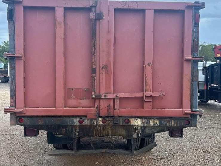 2003-freightliner-business-class-m2-106-image-5