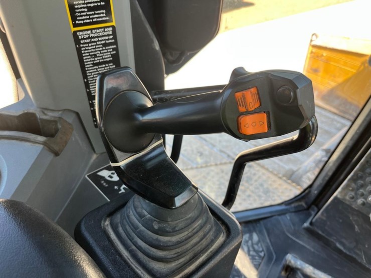 2021-deere-750l-image-29