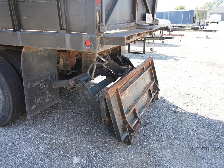 2007-freightliner-business-class-m2-106-image-15