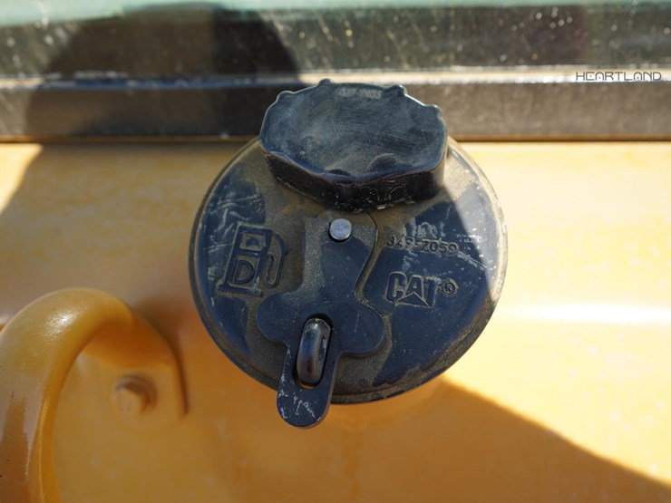 2007-caterpillar-d6n-lgp-image-44
