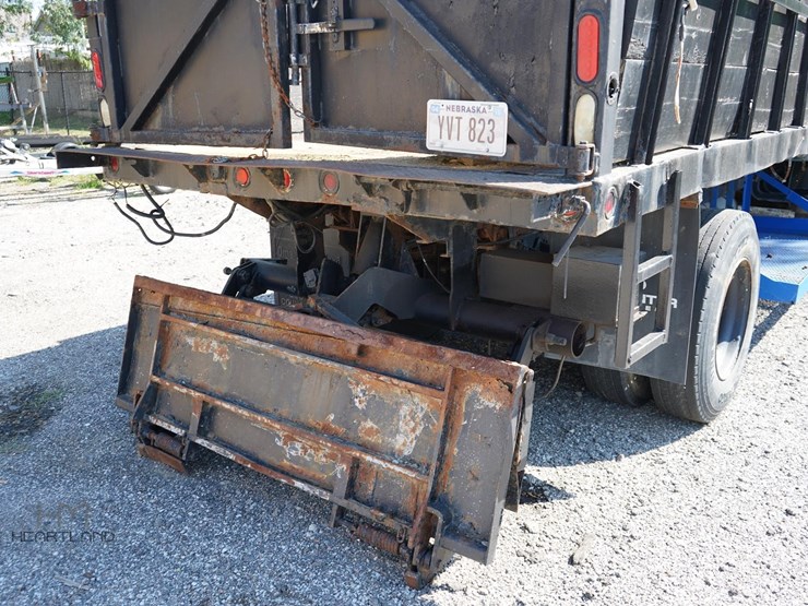 2007-freightliner-business-class-m2-106-image-17