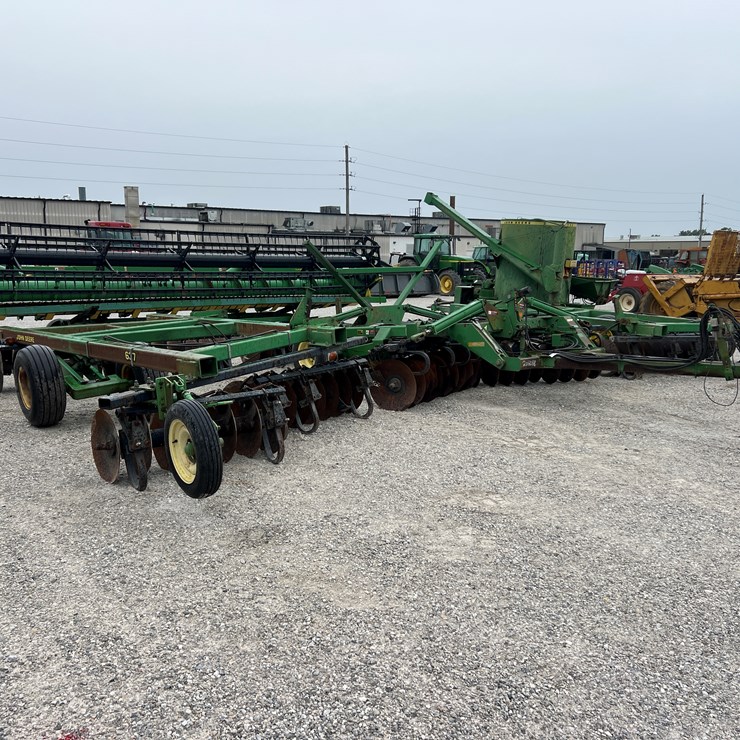 JOHN DEERE 637
