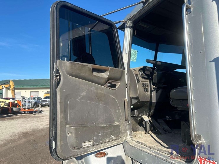 2012-peterbilt-337-image-6