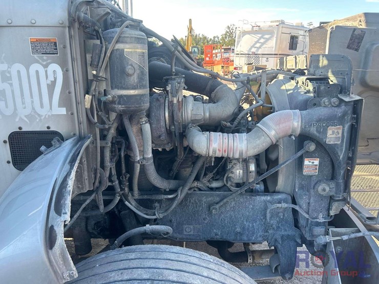 2012-peterbilt-337-image-25
