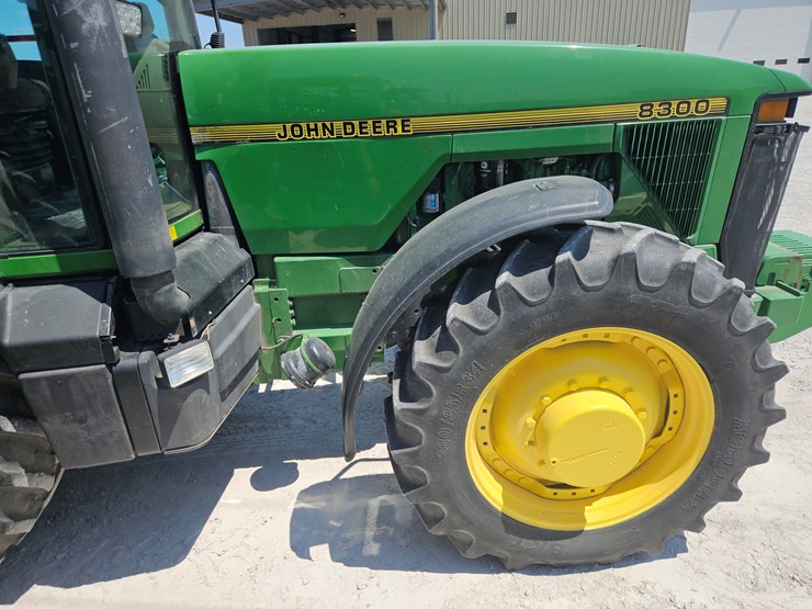 1995-john-deere-8300-image-19