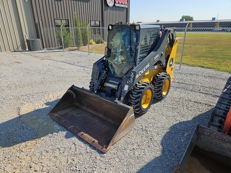 2022-deere-318g-image-1