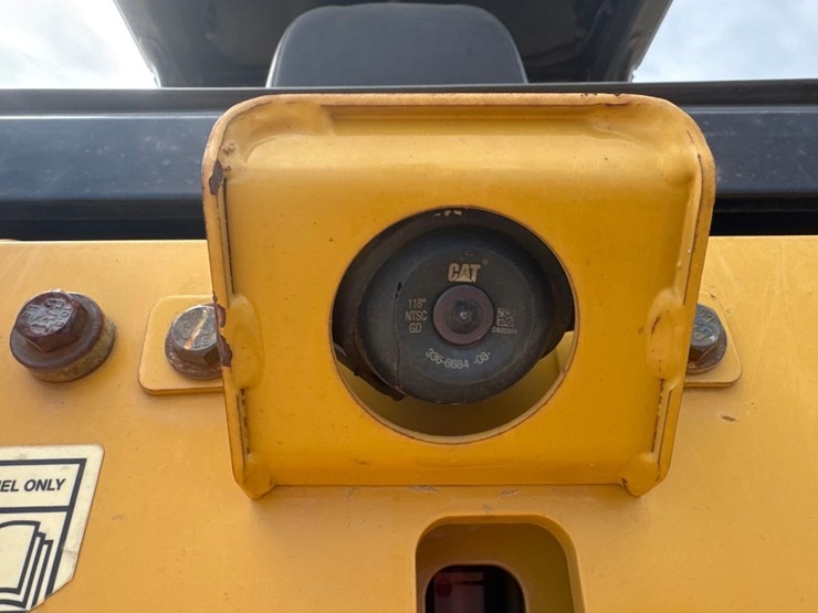 2016-caterpillar-d3k2-lgp-image-17