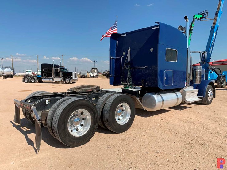 2019-peterbilt-389-image-3