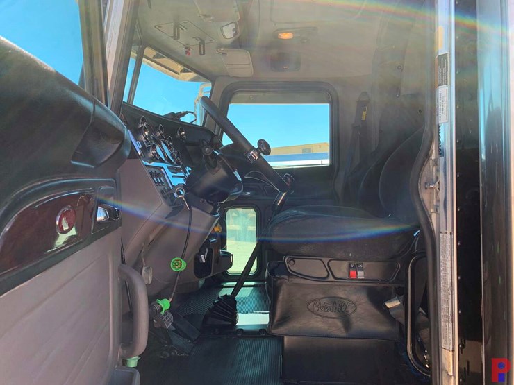 2019-peterbilt-389-image-5