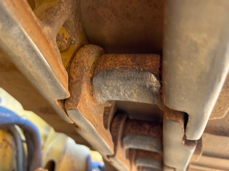 2021-caterpillar-d3-lgp-image-18
