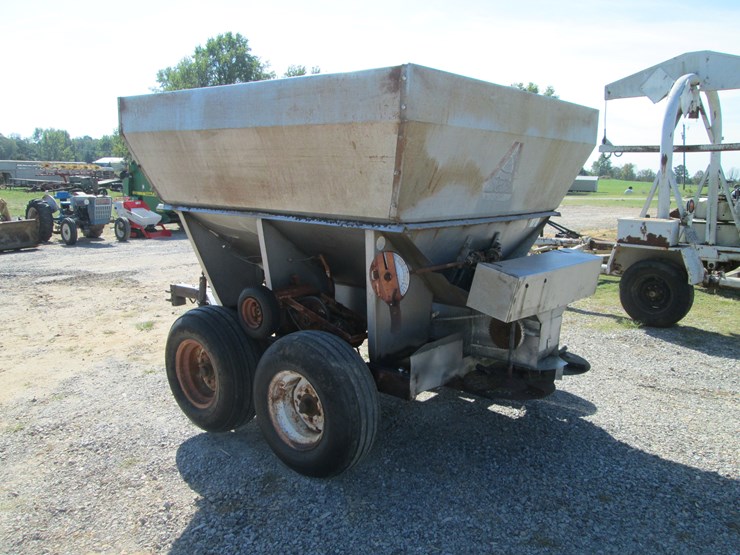 #29516-•-pull-type-fertilizer-buggy-image-4