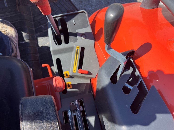 2020-kubota-m7060-image-9