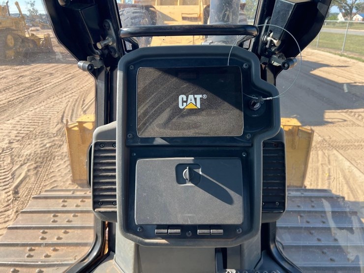 2021-caterpillar-d3-lgp-image-39