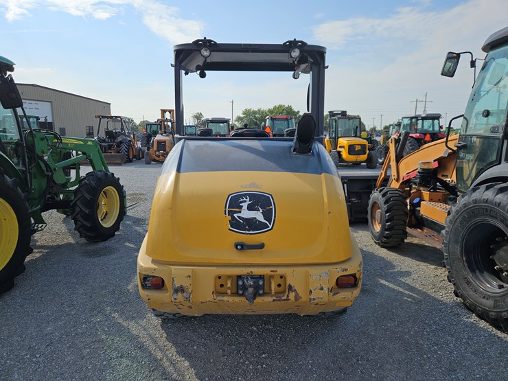 deere-204l-image-16